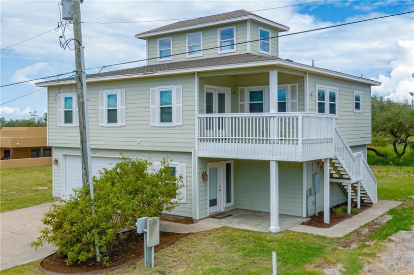 Great coastal home with bay views! This 3 story, 3 bedroom, 3 - Beach Home for sale in Fulton, Texas on Beachhouse.com