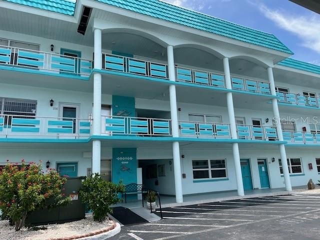 Under contract-accepting backup offers. Move right in. 1060 Sq - Beach Condo for sale in Gulfport, Florida on Beachhouse.com