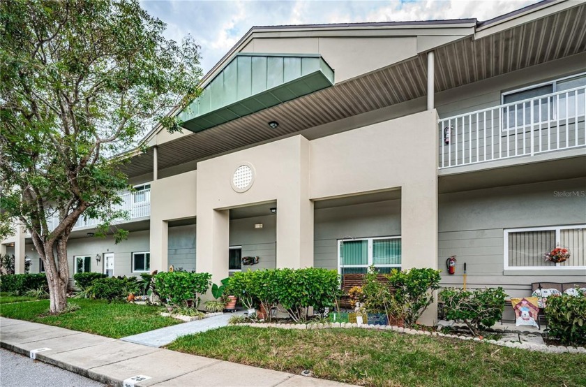 Modern 2-bedroom 2 bath condo tastefully renovated. Open kitchen - Beach Condo for sale in Clearwater, Florida on Beachhouse.com