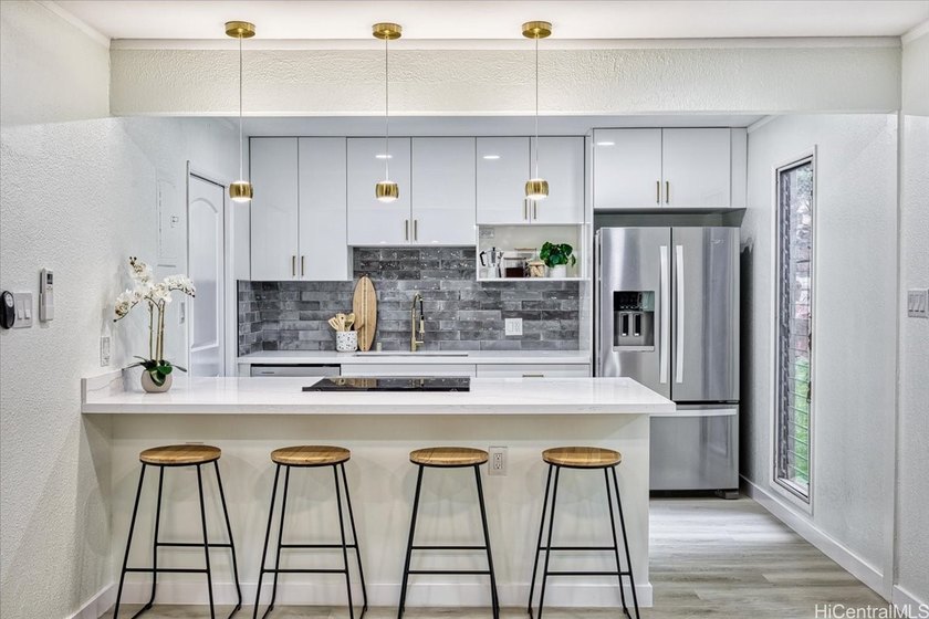 Beautifully renovated 3-bedroom, 1.5-bath townhouse in desirable - Beach Condo for sale in Pearl City, Hawaii on Beachhouse.com