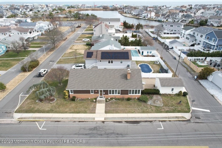 Located in desirable Point Pleasant Beach, this 4 bedroom, 2 - Beach Home for sale in Point Pleasant Beach, New Jersey on Beachhouse.com