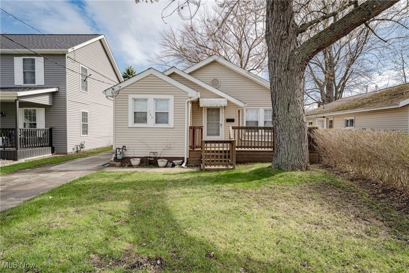 Welcome to 149 Traymore Boulevard - A Charming Eastlake Ranch - Beach Home for sale in Eastlake, Ohio on Beachhouse.com