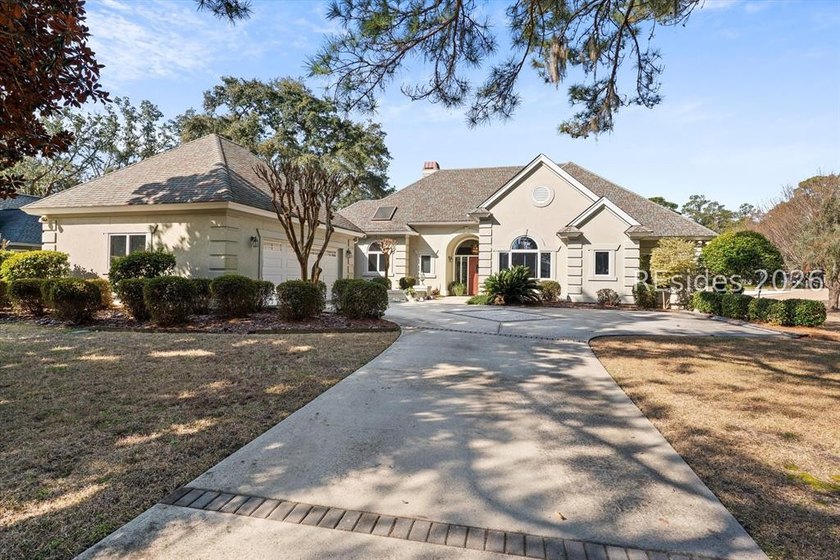 Nestled in one of the most attractive and private cul-de-sacs in - Beach Home for sale in Hilton Head Island, South Carolina on Beachhouse.com