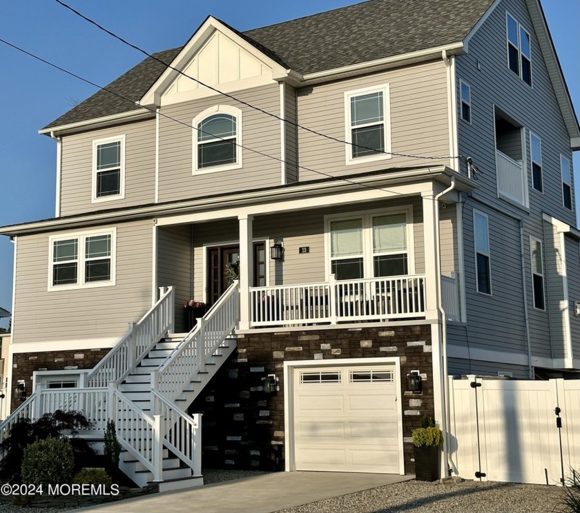 SILVERTON Bay View Custom Home! 4 y/o. 4 BR 3 full Baths. House - Beach Home for sale in Toms River, New Jersey on Beachhouse.com