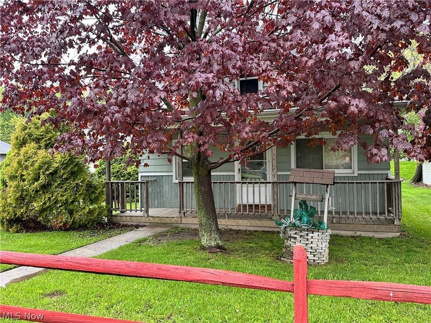 Bungalow-style home just minutes from Lake Erie! This 3-bedroom - Beach Home for sale in Painesville, Ohio on Beachhouse.com