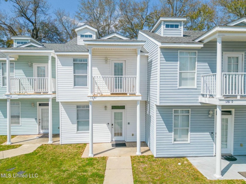 This stunning 3-bedroom, 3-bathroom property offers a spacious - Beach Townhome/Townhouse for sale in Gulfport, Mississippi on Beachhouse.com