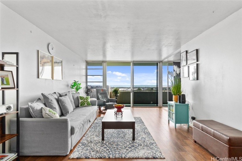 Top-Floor Unit with Stunning Ocean & Diamond Head Views! Bright - Beach Condo for sale in Honolulu, Hawaii on Beachhouse.com