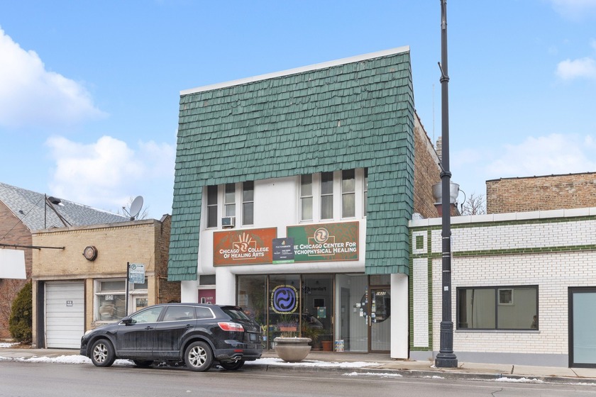 This  mixed-use property is back on the market after being - Beach Commercial for sale in Chicago, Illinois on Beachhouse.com
