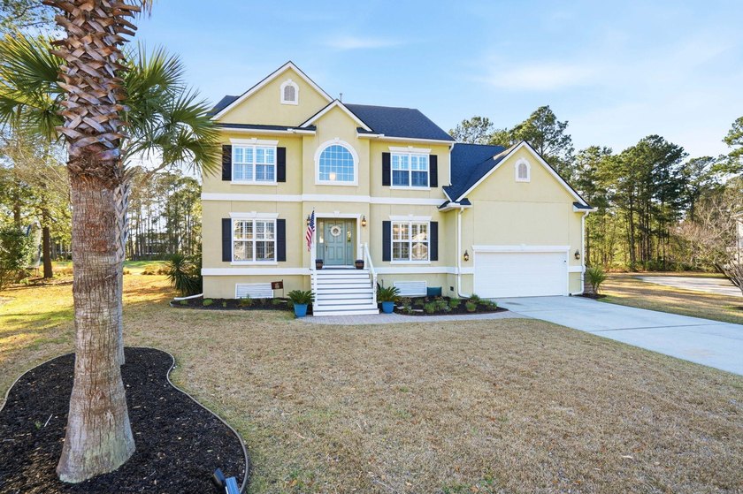 Welcome to this beautifully maintained 5-bedroom, 3.5-bathroom - Beach Home for sale in Mount Pleasant, South Carolina on Beachhouse.com