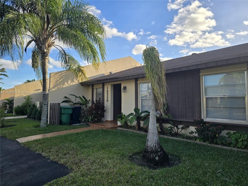 Beautiful residence,  3 bedrooms 2 full baths, this Villa is - Beach Townhome/Townhouse for sale in Miami, Florida on Beachhouse.com