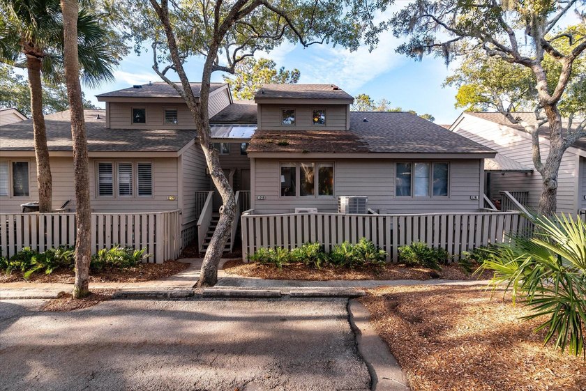 This fee simple town home is located on the marsh with - Beach Townhome/Townhouse for sale in Seabrook Island, South Carolina on Beachhouse.com