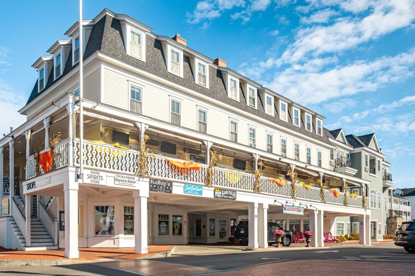 Welcome to 2 Beach St.! This stunning condo offers a perfect - Beach Condo for sale in York, Maine on Beachhouse.com