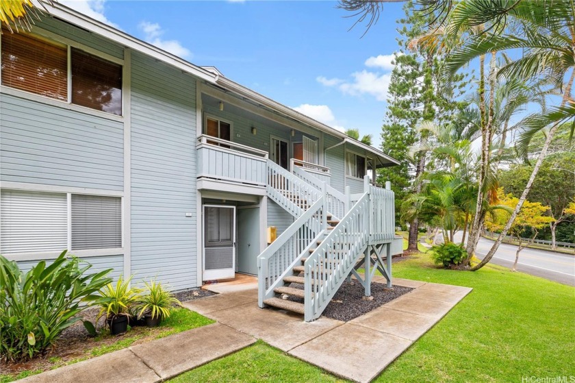 Presenting this modern townhome in the Gardens at Launani Valley - Beach Townhome/Townhouse for sale in Mililani, Hawaii on Beachhouse.com