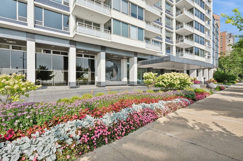 Experience luxury living in this exceptional 3,500-square-foot - Beach Home for sale in Chicago, Illinois on Beachhouse.com