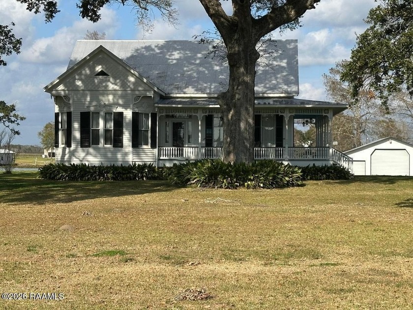 SPECTAULAR HISTORIC HOME ON THE BAYOU TECHE WITH MAJESTIC OAKS - Beach Home for sale in Franklin, Louisiana on Beachhouse.com