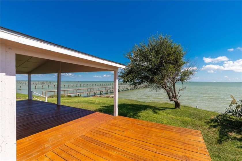 Experience affordable waterfront living on the coast! This 3 - Beach Home for sale in Bayside, Texas on Beachhouse.com