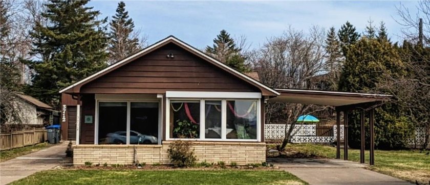 If peninsula property is on your bucket list, then this is the - Beach Home for sale in Duluth, Minnesota on Beachhouse.com