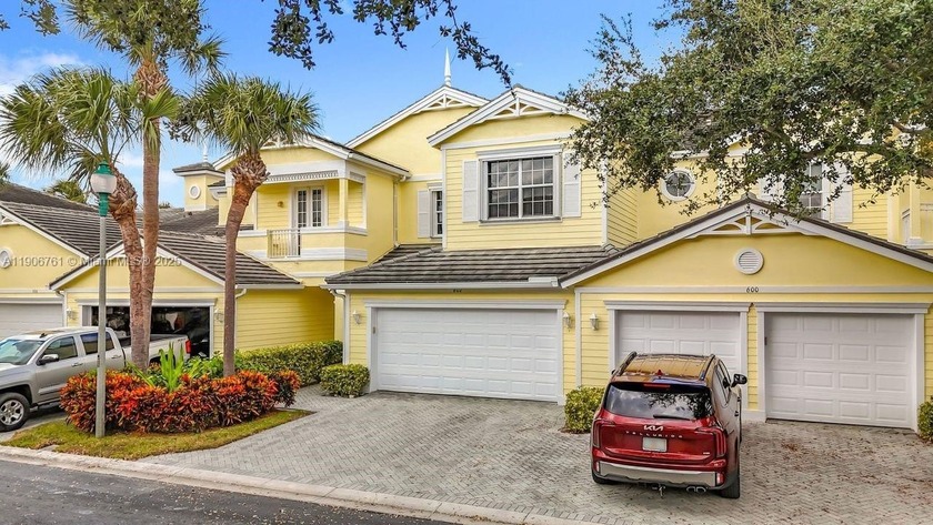 Hutchinson Island Beach Area Bargain! Huge townhouse In Gated - Beach Townhome/Townhouse for sale in Fort Pierce, Florida on Beachhouse.com