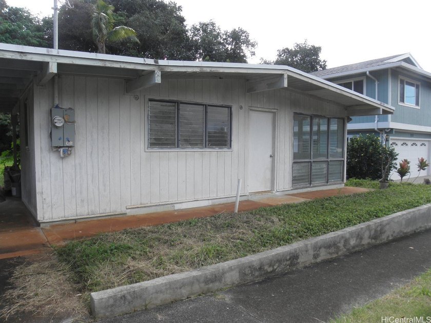 PACIFIC PALISADES, PEARL CITY. 3 bedrooms, 1.5 baths and 1 car - Beach Home for sale in Pearl City, Hawaii on Beachhouse.com