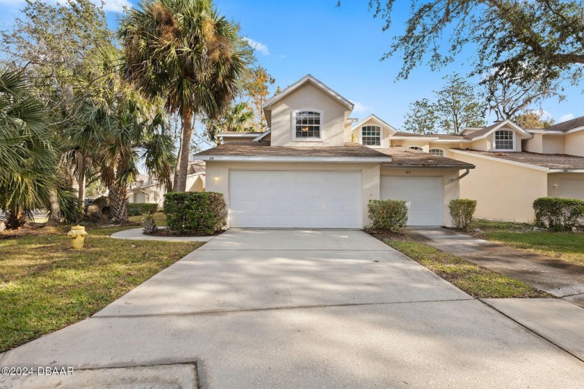 This lovely end unit townhome offers three bedrooms, two and a - Beach Home for sale in Ormond Beach, Florida on Beachhouse.com