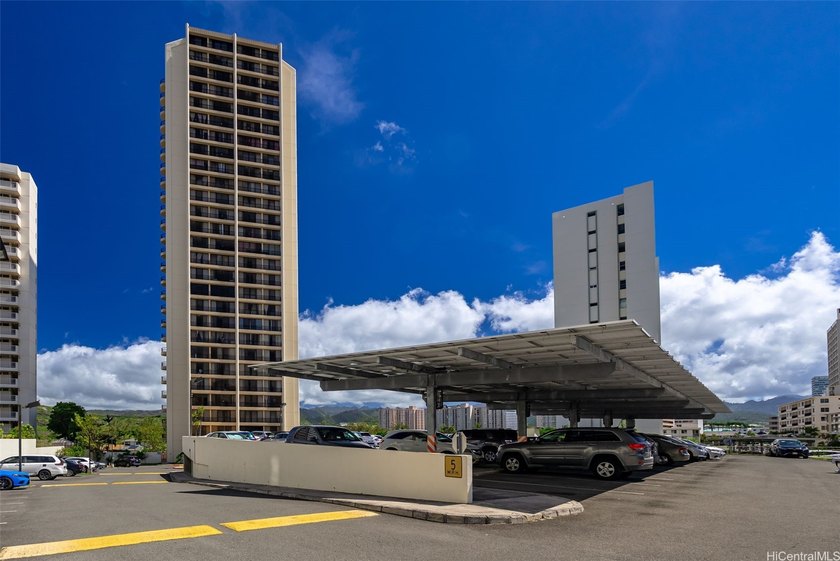 Welcome to Horizon View Tower 18C- This move in ready condo - Beach Condo for sale in Honolulu, Hawaii on Beachhouse.com
