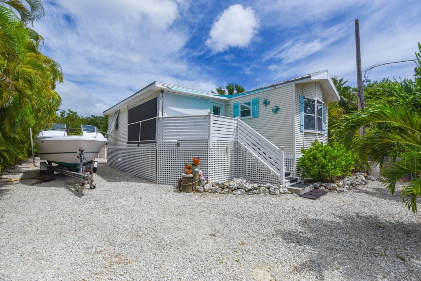 Updated & well maintained 3 bedroom 2.5 bath home with a - Beach Home for sale in Big Pine Key, Florida on Beachhouse.com