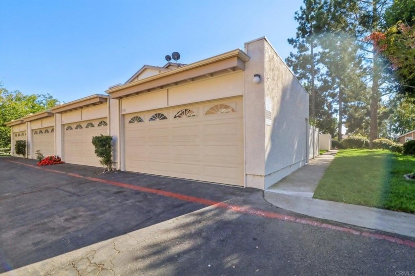 Welcome to your dream townhome! This stunning, light-filled - Beach Townhome/Townhouse for sale in Encinitas, California on Beachhouse.com