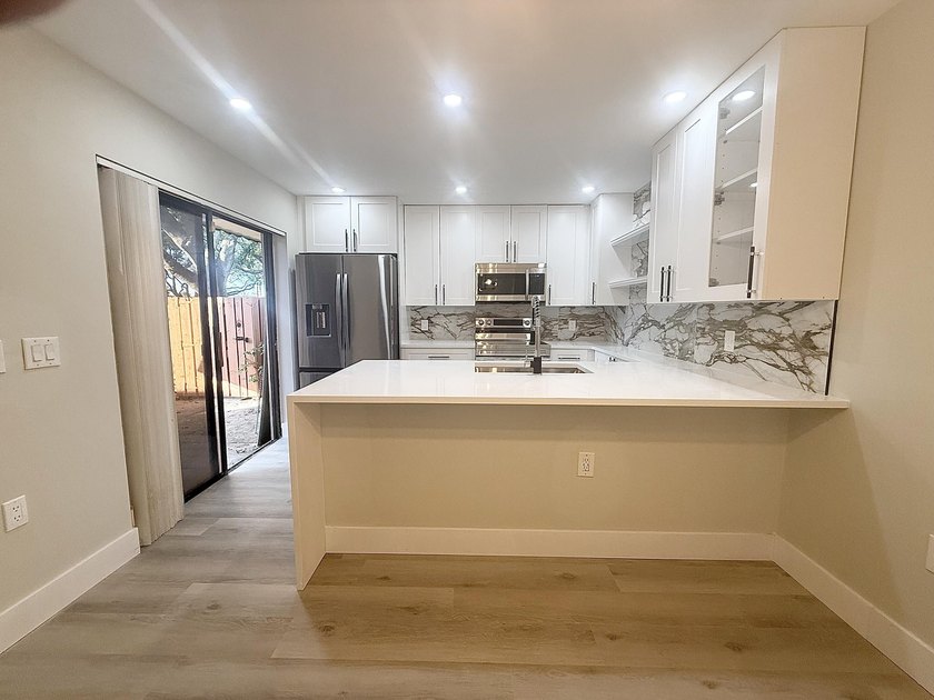 Beautifully renovated townhome, updated top to bottom, with - Beach Townhome/Townhouse for sale in West Palm Beach, Florida on Beachhouse.com