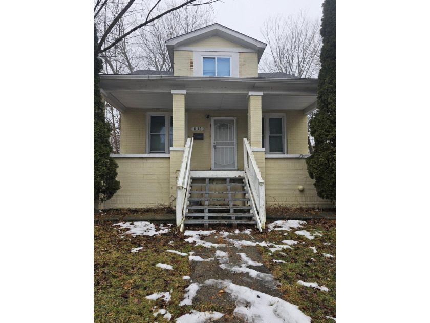 Updated 3 bedroom home with master on the 1st floor and 2 - Beach Home for sale in Detroit, Michigan on Beachhouse.com