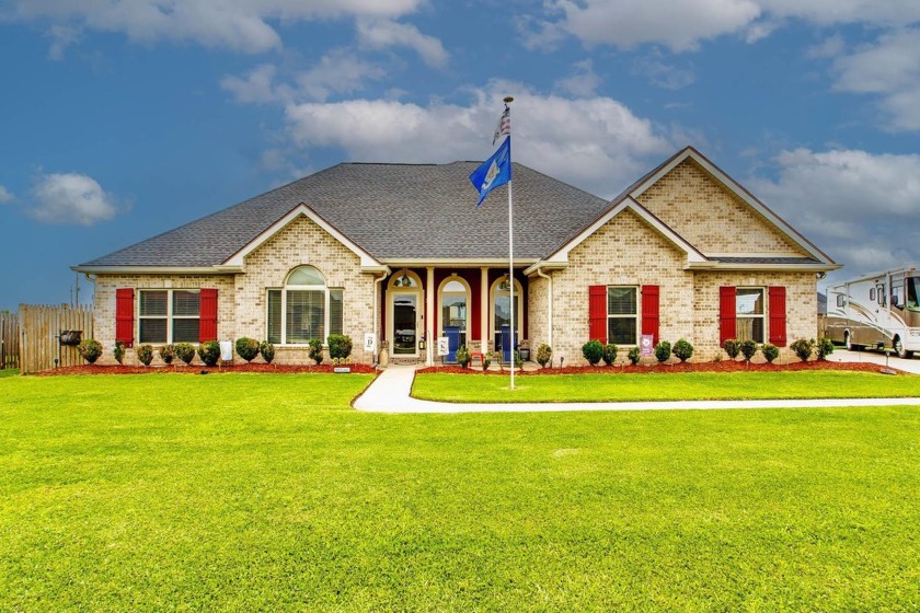Welcome to your dream home! This beautifully well maintained - Beach Home for sale in Houma, Louisiana on Beachhouse.com