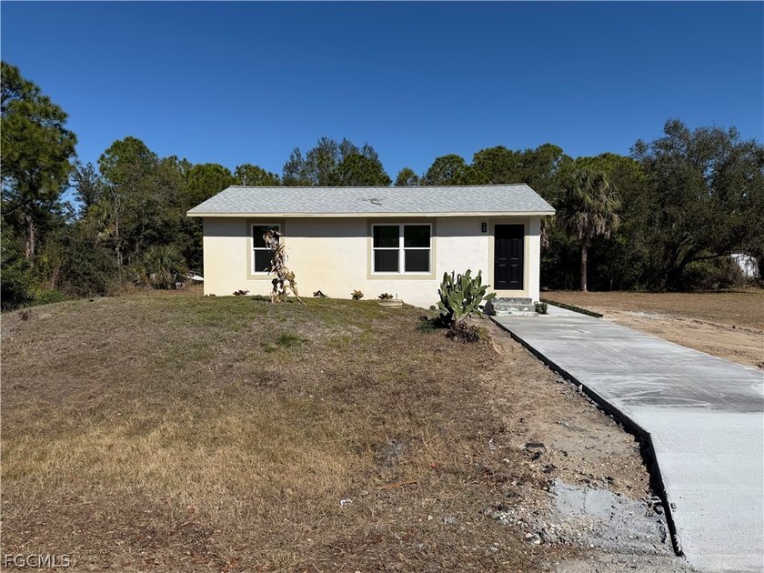 Affordable 2-bedroom, 1-bath single-family home located in the - Beach Home for sale in Punta Gorda, Florida on Beachhouse.com