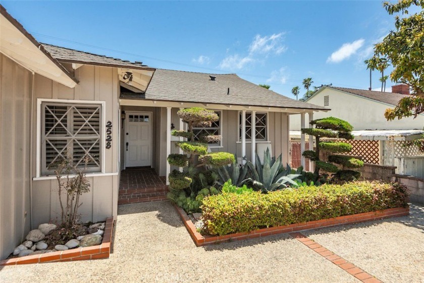 Charming and traditional is this well-lived and well-loved home - Beach Home for sale in San Pedro, California on Beachhouse.com