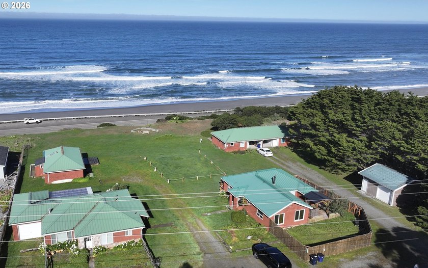 Perched above the coastline with sweeping, unobstructed ocean - Beach Home for sale in Gold Beach, Oregon on Beachhouse.com