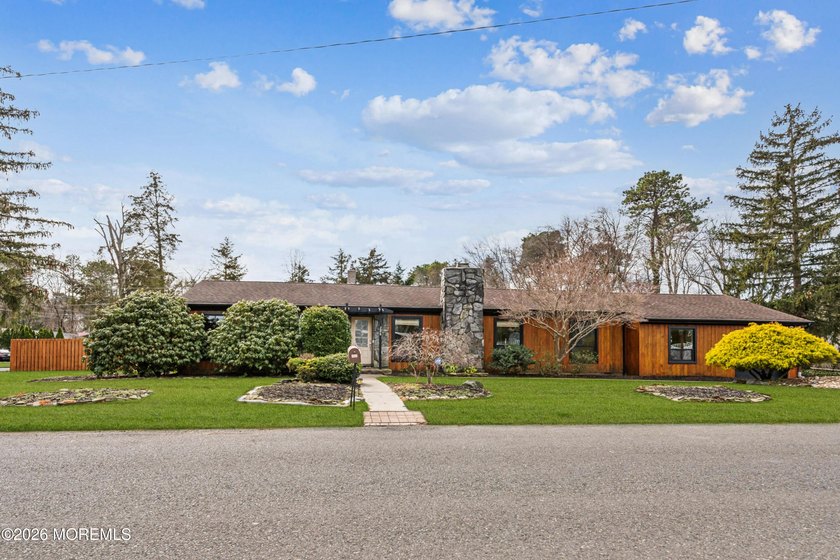 A Lake Riviera gem! Just in time for summer, this charming - Beach Home for sale in Brick, New Jersey on Beachhouse.com