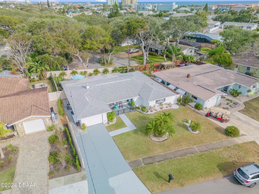 Beautifully maintained 2-bedroom, could be a 3 bedroom - Beach Home for sale in New Smyrna Beach, Florida on Beachhouse.com