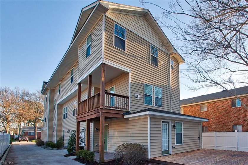 Show this one first! This beautiful no fee Condo has 3 levels of - Beach Condo for sale in Virginia Beach, Virginia on Beachhouse.com
