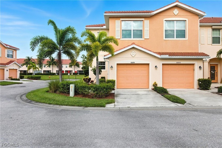 Beautiful lakefront end-unit townhome with 3 bedrooms, 2.5 baths - Beach Townhome/Townhouse for sale in Fort Myers, Florida on Beachhouse.com