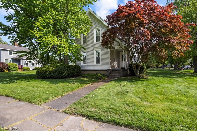 Beautiful 4-5 bedroom century home in the heart of Harbourtown - Beach Home for sale in Vermilion, Ohio on Beachhouse.com