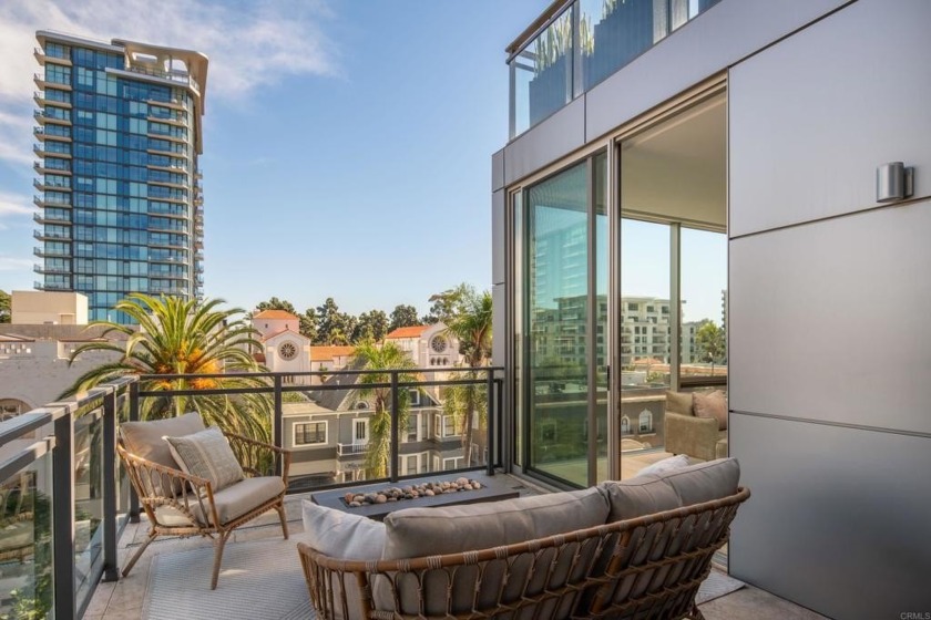 Contemporary gem! Palatine, designed by Safdie Rabines - Beach Condo for sale in San Diego, California on Beachhouse.com