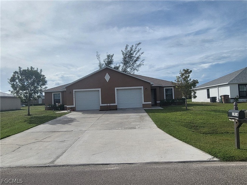 3 bed 2 bath each side duplex. Tile Thru out. Stainless - Beach Home for sale in Cape Coral, Florida on Beachhouse.com