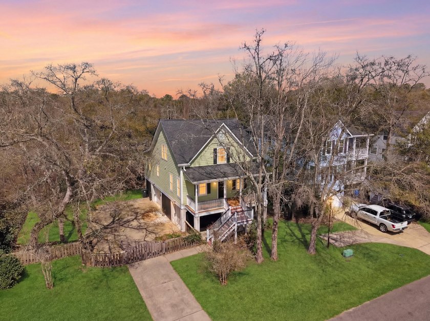 Welcome to 3730 Tip Lane! This beautiful 4 Bed/3 Bath elevated - Beach Home for sale in Mount Pleasant, South Carolina on Beachhouse.com