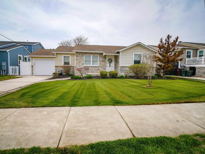Beautifully maintained coastal-style home offering the perfect - Beach Home for sale in Ventnor, New Jersey on Beachhouse.com