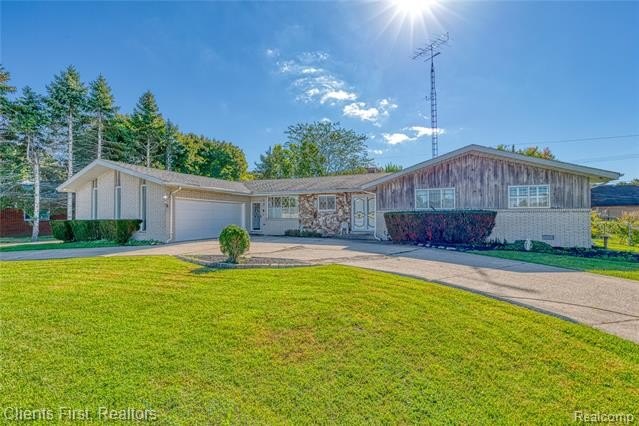 Welcome home!! Enjoy the comfort and convenience of first floor - Beach Home for sale in Frenchtown, Michigan on Beachhouse.com