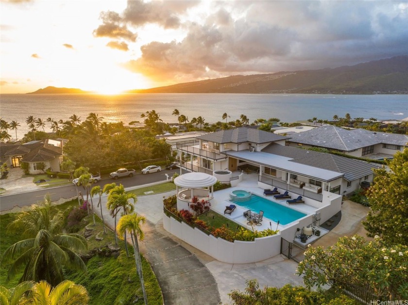 Enjoy breathtaking panoramic Ocean, Coastline, Diamond Head - Beach Home for sale in Honolulu, Hawaii on Beachhouse.com