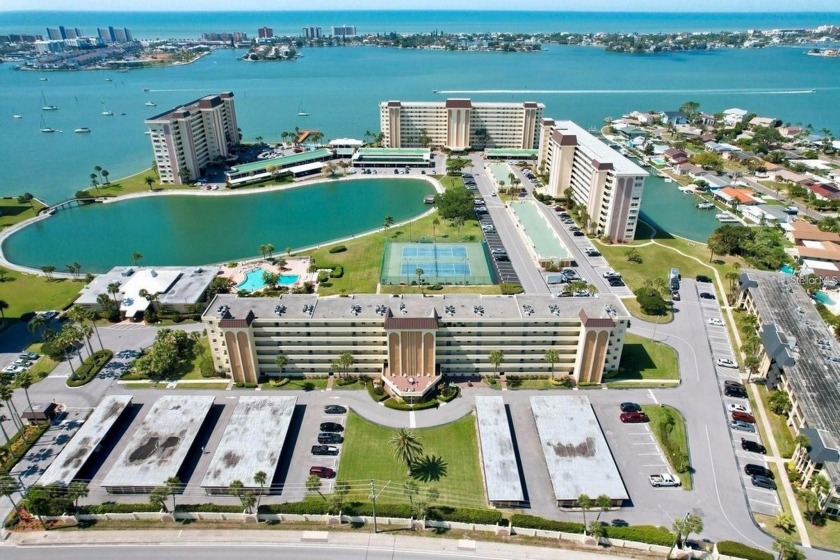 PENTHOUSE Living!! Fully Furnished, 1 bedroom/1 bath condominium - Beach Condo for sale in St. Petersburg, Florida on Beachhouse.com