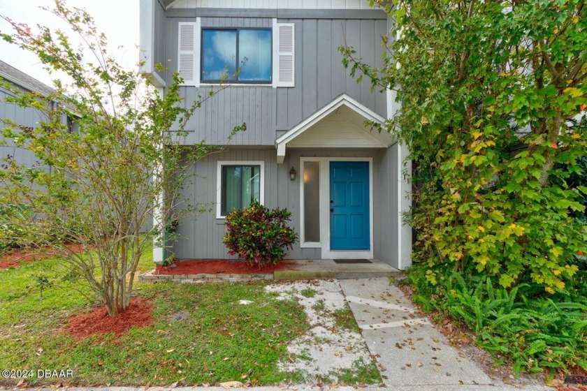 This stunning 2 bedroom, 2.5 bath end unit townhome in the - Beach Townhome/Townhouse for sale in Port Orange, Florida on Beachhouse.com