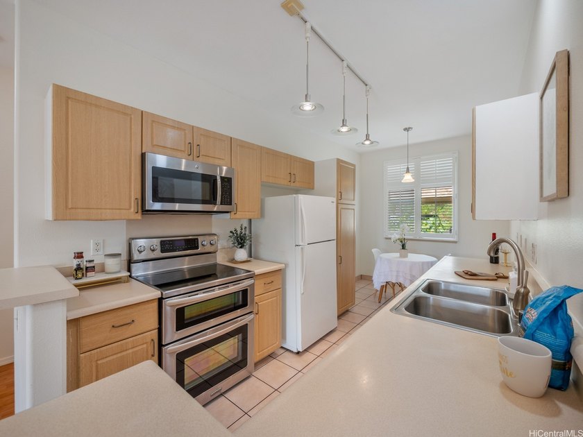This beautifully situated 2-bed, 2-bath condo offers 1,056 sq ft - Beach Condo for sale in Mililani, Hawaii on Beachhouse.com