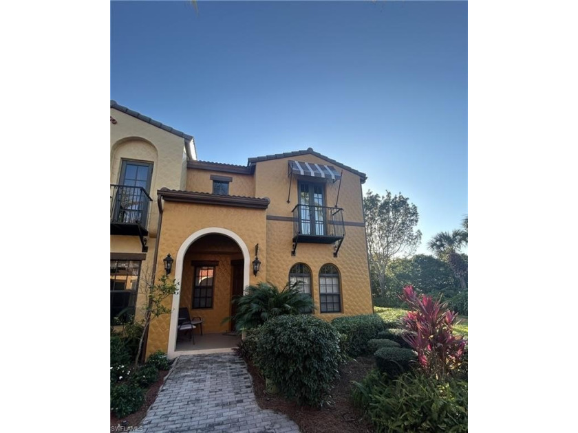 Come home to this beautiful and private Santa Ana end unit - Beach Condo for sale in Naples, Florida on Beachhouse.com