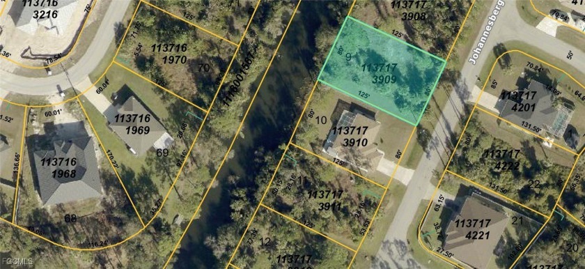 Beautiful 10,000 sq ft lot located on a fresh water canal - Beach Lot for sale in North Port, Florida on Beachhouse.com