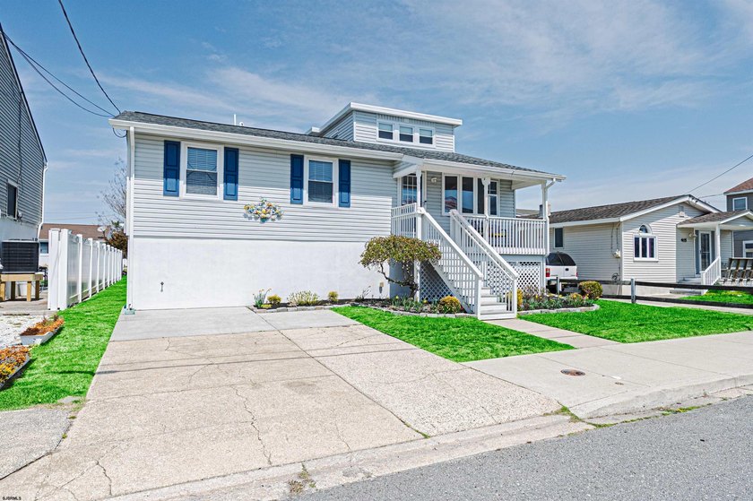 Here is a well kept 5 bedroom, 2  1/2  bath home that is an 8 - Beach Home for sale in Brigantine, New Jersey on Beachhouse.com